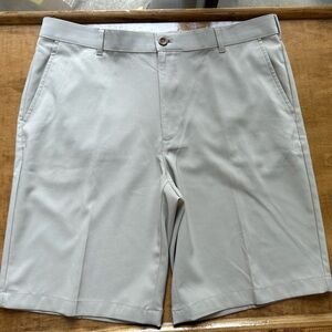 Izod Golf Khaki Flat Front, Straight, Lightweight Casual Shorts, Size 36